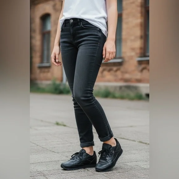 Reebok Classic Renaissance Sneaker in Black Size 9.5 X-Wide Unisex - Picture 2 of 16